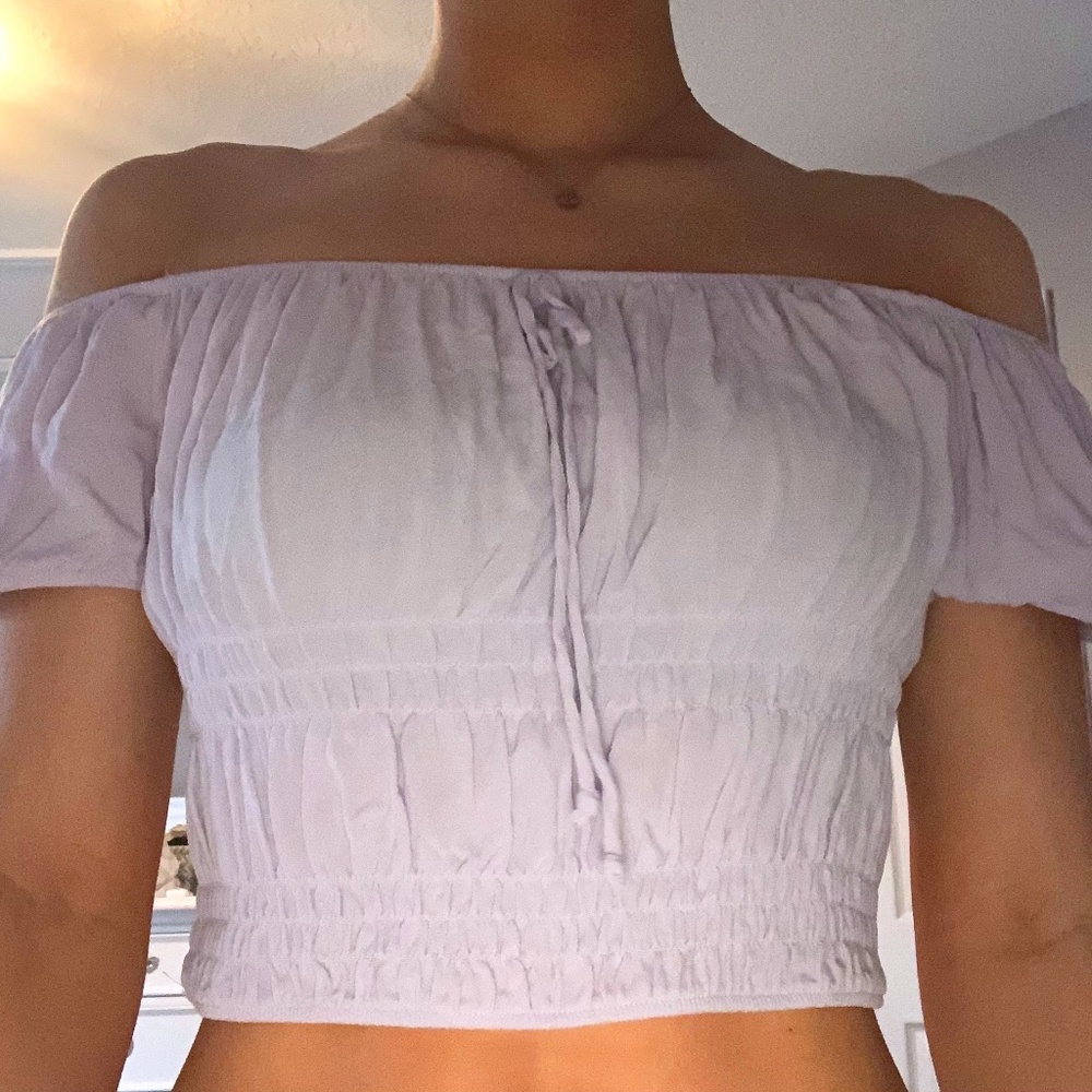 Cropped light purple shirt